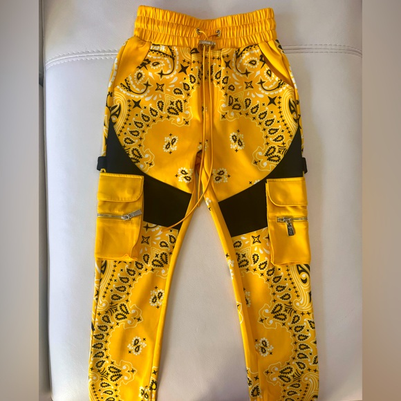 50% OFF GUAPI CARGO PANTS YELLOW - Picture 1 of 6